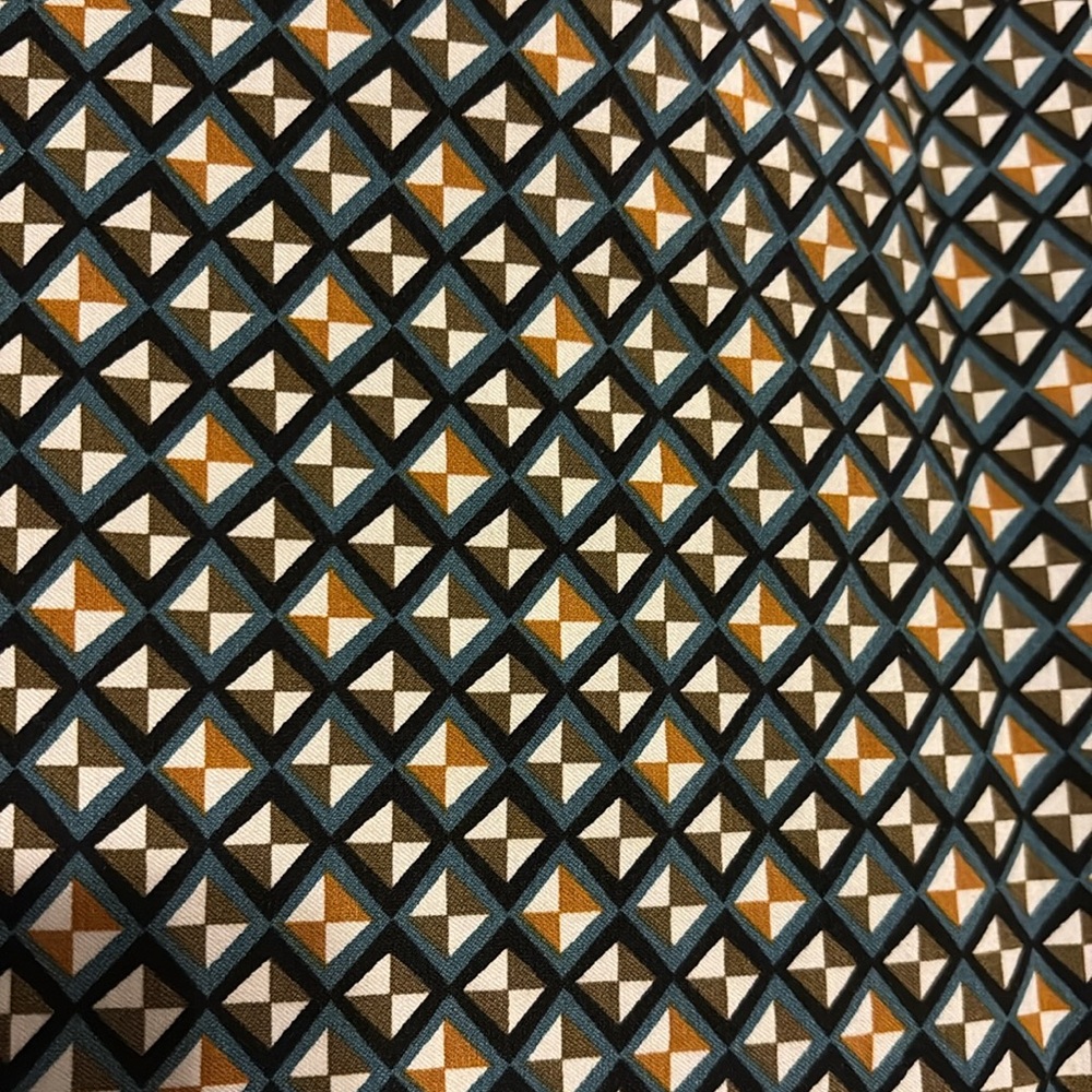 Geometric Patterned Cropped Pants - Picture 3 of 8